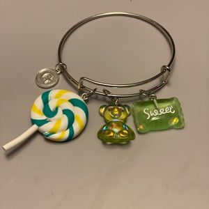 “Ruthiey x beautieys” handmade bracelets.